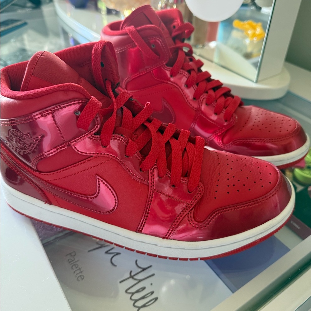Jordan Womens WMNS Air Jordan 1 Mid DH5894 600 Pomegranate Size 9